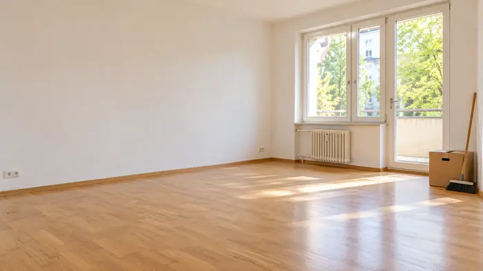 Leer geräumte, besenreine Wohnung